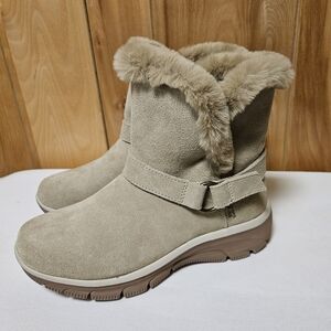 Skechers Slip-ins Easy Going Water-Repellent Suede Boots Size 7.5 Tan *READ DSC*